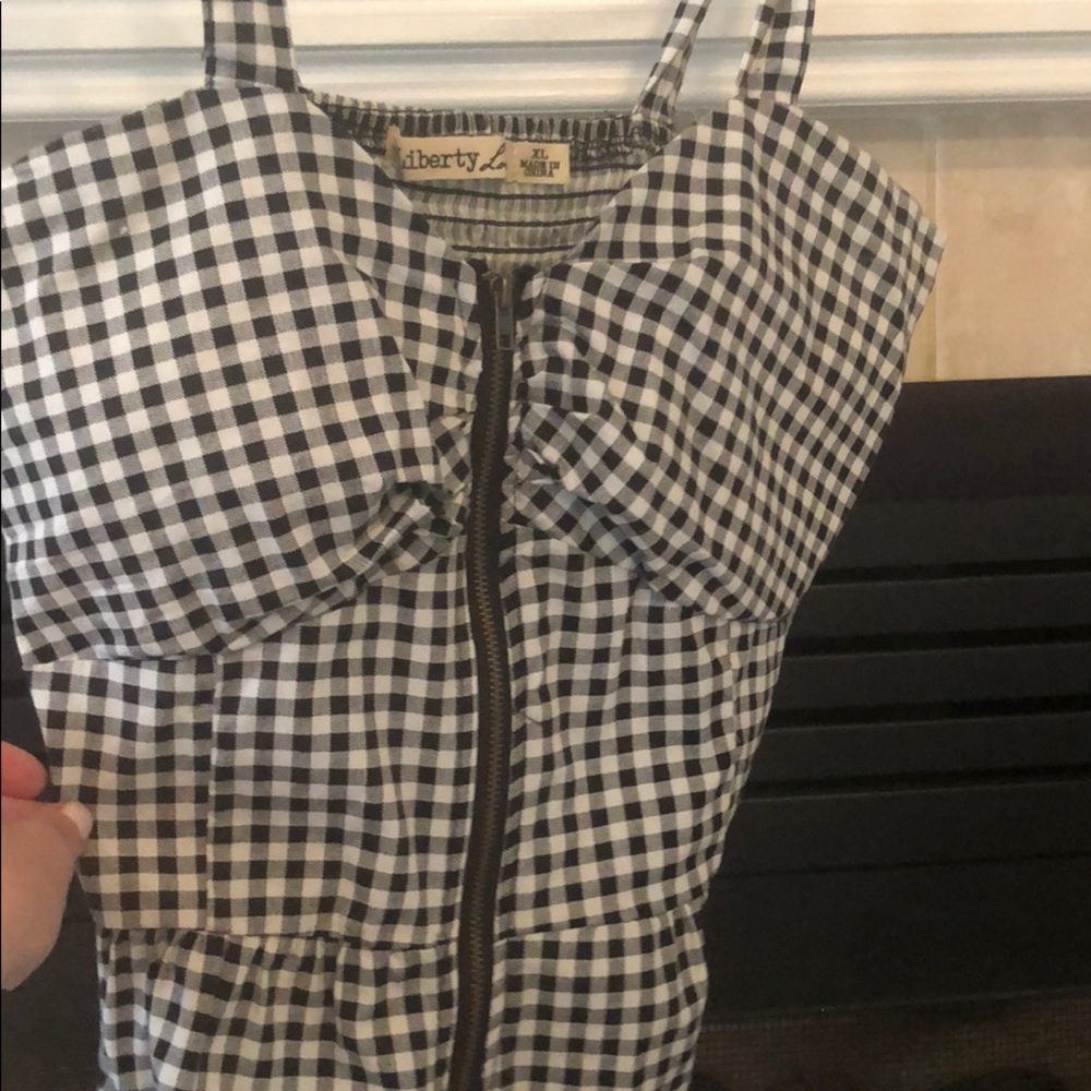 Liberty Love. Zippered top. Black& white check. XL - Picture 2 of 6